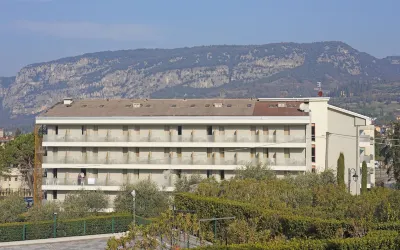 Hotel la Perla - Bike Hotel Hotels in Garda Town