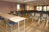Brit Hotel Vannes - Theix Golfe du Morbihan فنادق في Ambon