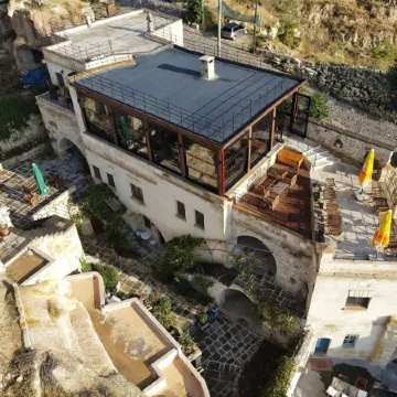 Canyon Cave Hotel