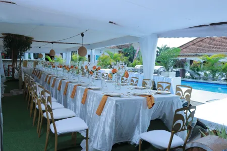 Mowicribs Hotel and Spa Отели в г. Энтеббе