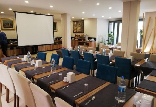 2. 피스킨 호텔..