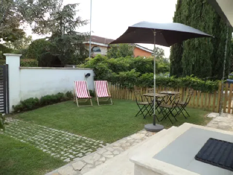 Gens Mundi B&B Hotels near Commercity