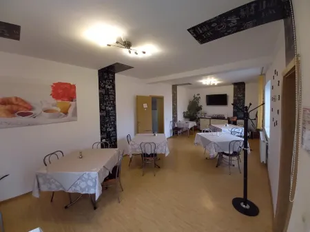 Pensiunea Riunione Отели рядом с достопримечательностью «DASH»