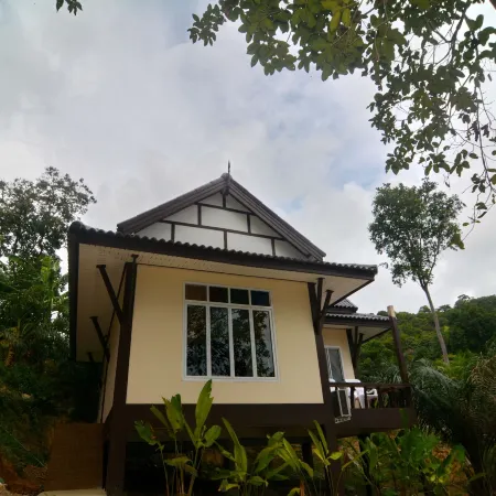 Phuchawee Lanta Отели рядом с достопримечательностью «Bamboo Beach»