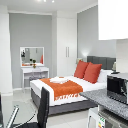 Cape Town Micro Apartments Отели рядом с достопримечательностью «Стадион «Атлон»»
