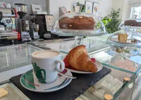 La Promenade Rooms & Suites - breakfast
