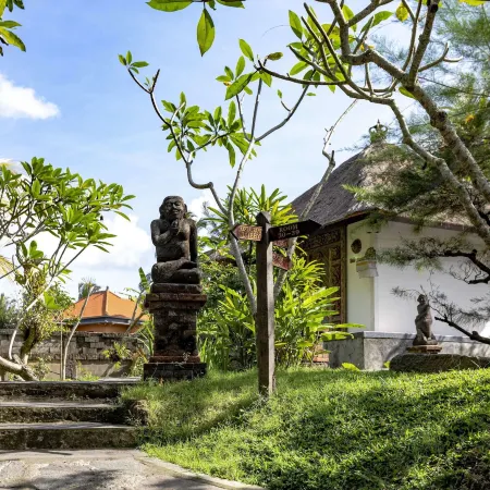 Ubud Sari Health Resort Отели рядом с достопримечательностью «Храм Сарасвати»