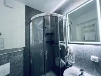 Lipp Apartments