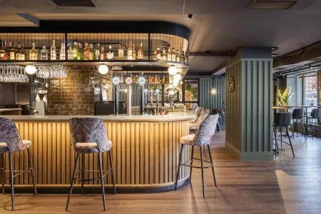 Rice Reyes Católicos Отели рядом с достопримечательностью «Salón del Reino de los Testigos de Jehová»