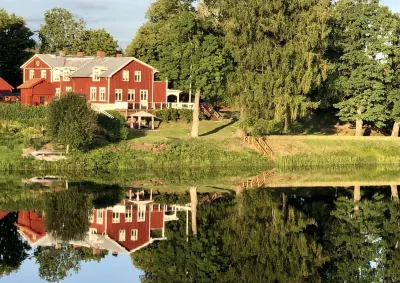 Husby Wärdshus Hotels near Skedvi Bröd AB