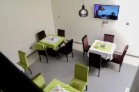Albertville Luxury Rooms - breakfast