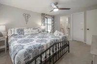 Tampa Zen Escape Heated Pool + Family Oasis with Rhinoceros Views!
