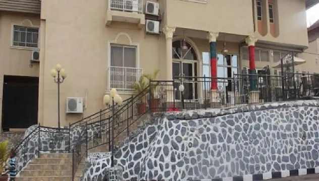 Royal Pavilion Hotel & Suites