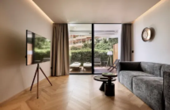 Cama Luxury Suites Kavouri