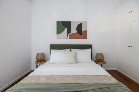 Stylish 1BR Retreat Near Alimos Beach Tram