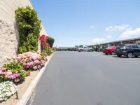 Discovery Inn Monterey Bay - parking