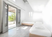 Far Out海灘度假村&露營地 伊奧斯島附近的飯店