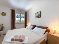 Bright and Spacious Apartment with Terrace in Kastel Stafilic
