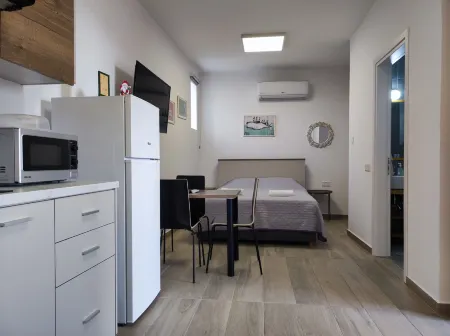 St. Lazaros Studios 2 Отели рядом с достопримечательностью «Intercity Buses»