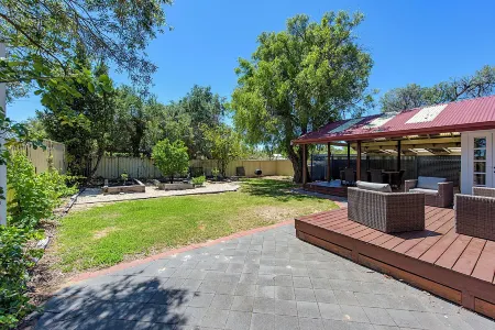 Willmott Beach House - Family-Friendly Escape Отели в г. Джограф