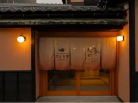 Traditional Japanese House Dino-Saur Hotels in Sakai