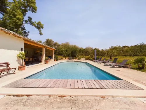 Mas du Temps Perdu Hotels in Maussane-les-Alpilles