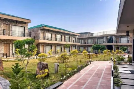 Corbett Elegant Retreat