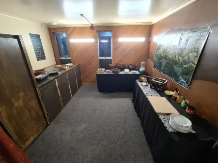 Chateau Backpackers & Motels