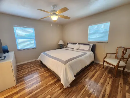 Beach Style House w/ large backyard, close to fishing, canoeing, and beaches