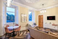 Stylish 2 Bed Flat-Free Parking Hotels in 