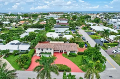 Beach Duplex - 3br 5ba Manor with Heated Pool Hotel in zona Art By the Sea Gallery