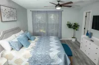 5-Bed, 3-Bath House Near Stadium with 3 TVs, Wifi,  Laundry, AC, & Full Kitchen