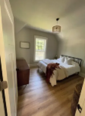 Amazing 2-Bedroom Upstairs Apartment in Alma with WiFi, AC, Cable Hotels in Alma