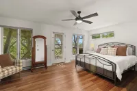 AMAZING SUNSET VIEWS WITH HOT TUB!!  PETS WELCOME!! GREAT FOR FAMILIES!! GAMES!!
