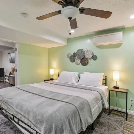 Cozy 1-Bedroom Basement Apartment, Free Parking, Kitchen, Washer/Dryer in Unit