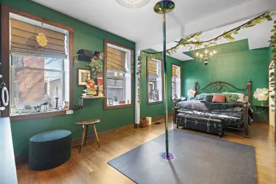 Haüs of Bliss: A Luxe, 2- Story Condo w/ Hottub 20Min from Manhattan & Metlife