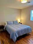 Pet & family friendly 3bd house, central location, fenced yard.
