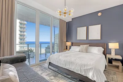 Brand New Beachfront 2 bed/2.5ba Condo in 5 star resort Palm Beach area Hotel in zona Rapids Waterpark