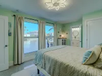 New!  Hidden- Speakeasy-penny floor. 3bd 3bath Boat dock & Walk 2 town FABULOUS Hotels in Matlacha