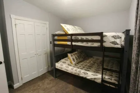 The Rest Stop - Downtown Chillicothe, OH Отели рядом с достопримечательностью «Адена Стейт Мемориал»