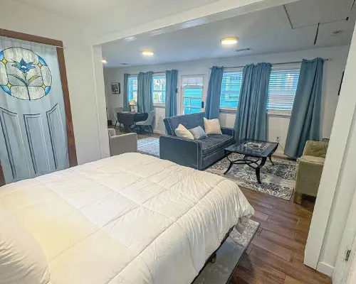 Beach Access  BBQ Grill  Cozy Studio  WIFI Hotels in Long Beach