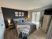 Renovated 2-bed / 2-bath condo POOLSIDE & LAKEFRONT!