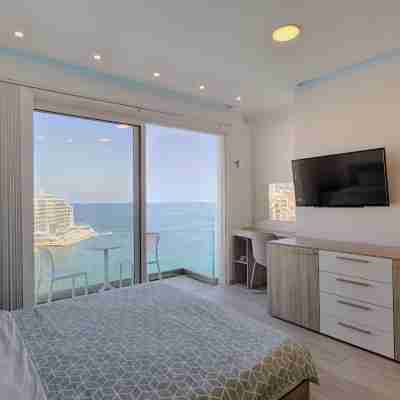 Seafront Penthouse Triplex- Roof Terrace & Hot Tub Rooms