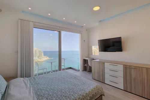 Seafront Penthouse Triplex- Roof Terrace & Hot Tub