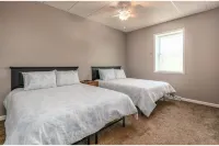 Hidden Emerald open floor plan/ Remodeled Apartment