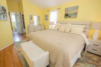 3-bedroom townhome in Key West with fitness room, WiFi