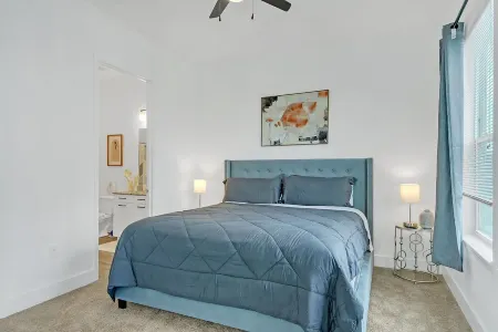 Modern Retreat Charming 2-bedroom apart in the heart of Atlanta. LOCATION!!!