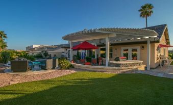 Spectacular Hilltop Home WResort Like Backyard
