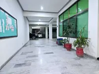 Grand Taj - parking
