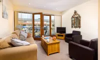 Tewitfield Marina Hoteles cerca de Former Halton Railway Station
